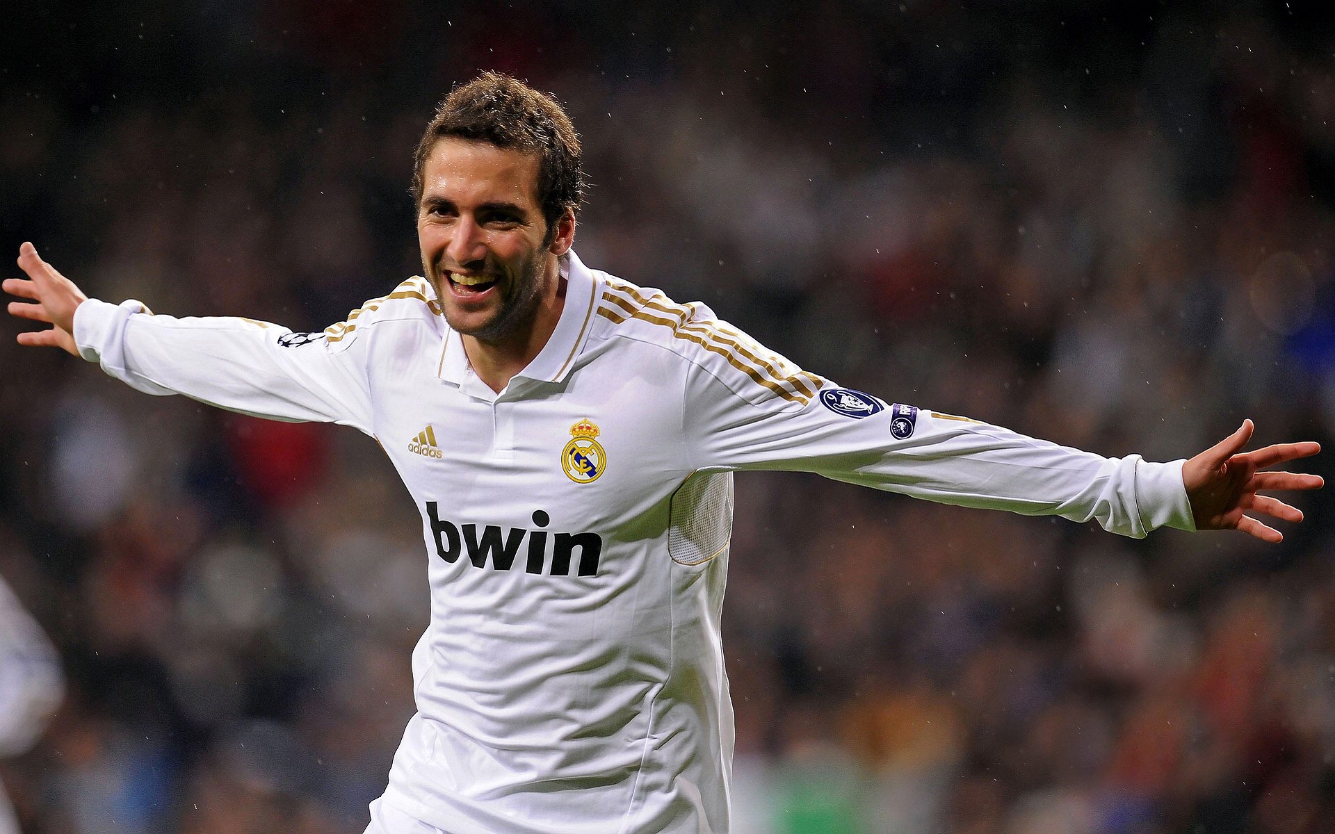 托桑·埃夫布奥姆万成为NBA国际化象征，埃托奥与布冯相视一笑